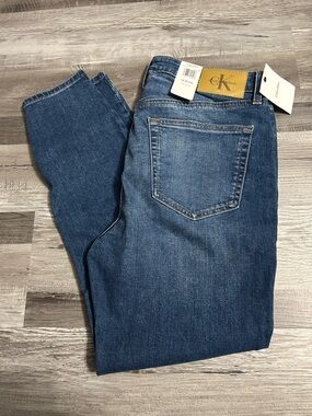 Calvin Klein Women's High-Rise, Skinny Medium Blue Straight Jeans